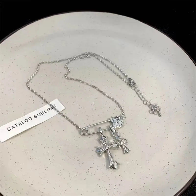 ファッションクロスジルコンペーパークリップペンダントネックレスレディースメンズ軽量ラグジュアリー多用途鎖骨ネックレスゴシッククロスネックレス