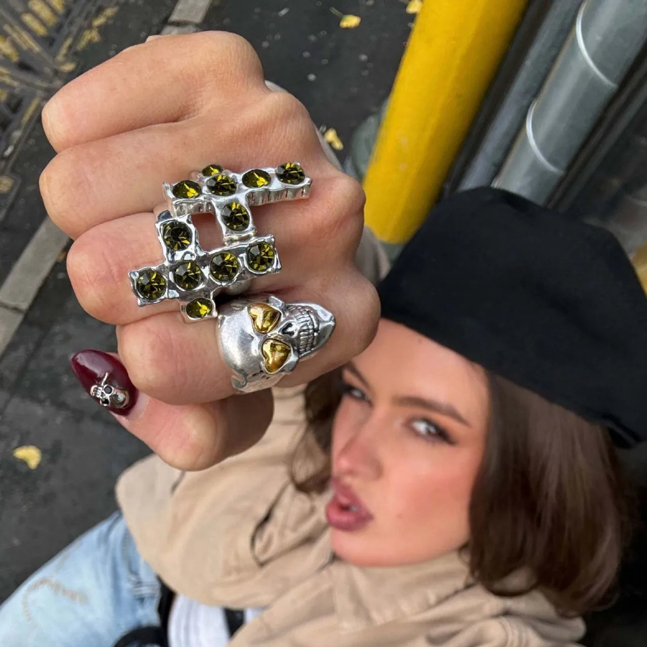 ユニークなゴシックスタイルのクロススカルジルコンリングトレンドフィンガージュエリーギフトビジューアシエ酸化防止可能ユニセックスハロウィンギフト