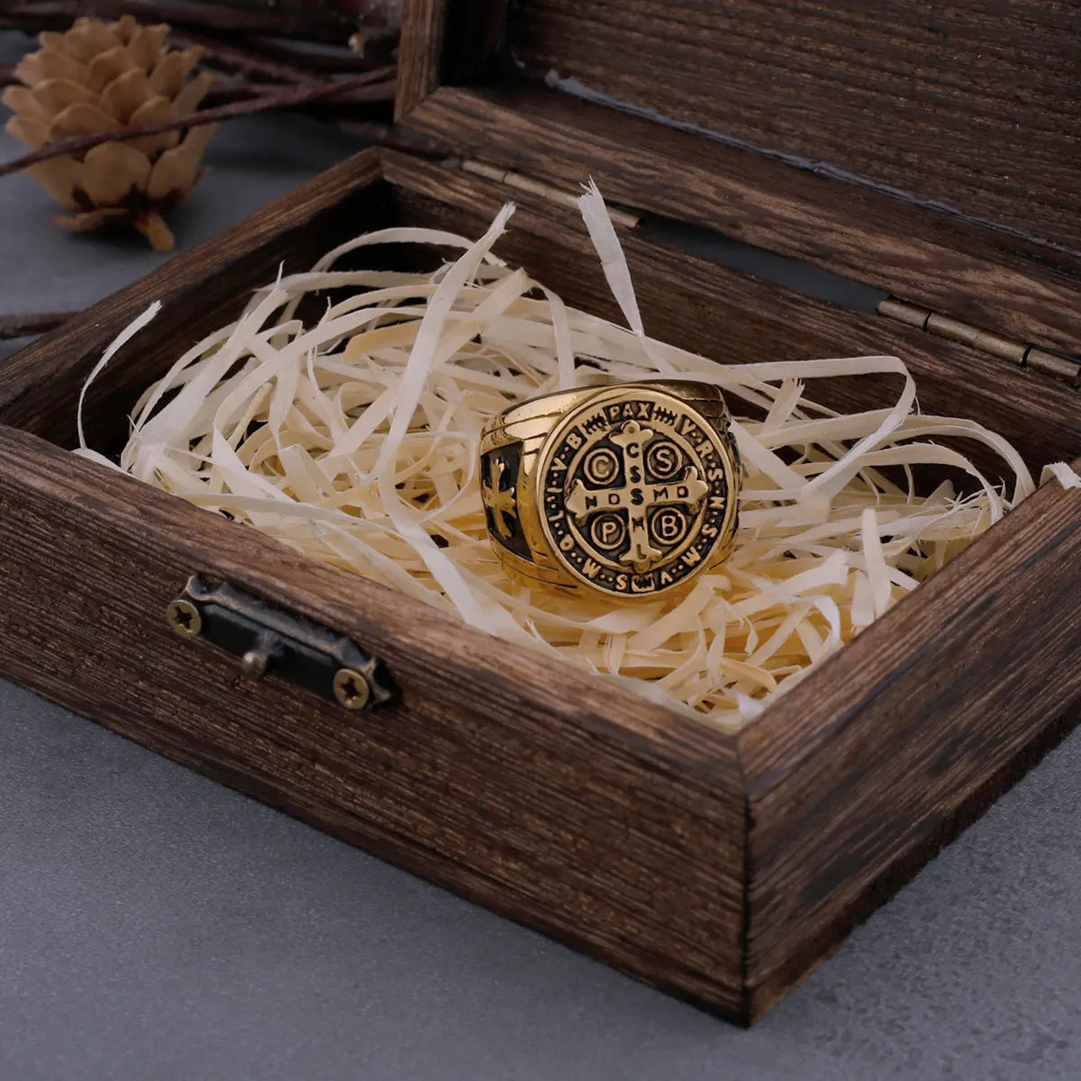 ヴィンテージ 宗教的 聖ベネディクト クリスチャン クロス リング メンズ パンク ヒップホップ バイカー ステンレススチール ジュエリー 彼氏へのギフト