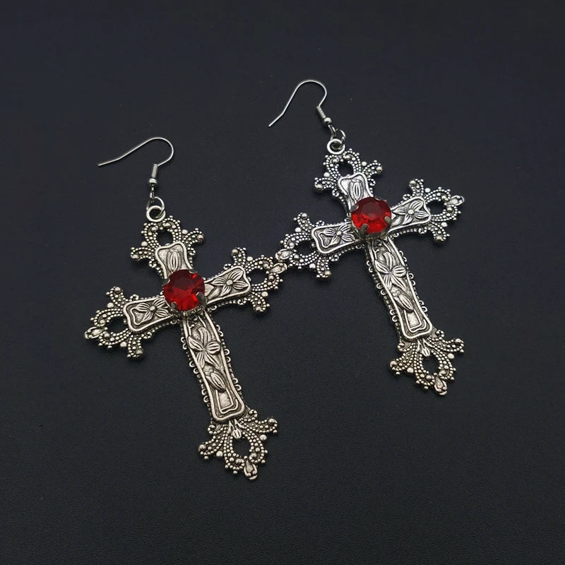 大きなディテールの赤い十字ドリルペンダントジュエルイヤリングシルバーカラートーンゴシックパンクジュエリーファッションチャームステートメント女性ギフト