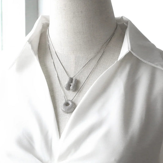 FLOLA Luxury Silver Color Crystal Initial Necklaces for Women Box Chain 26 Letters Necklaces Name Jewelry Gifts nkew15
