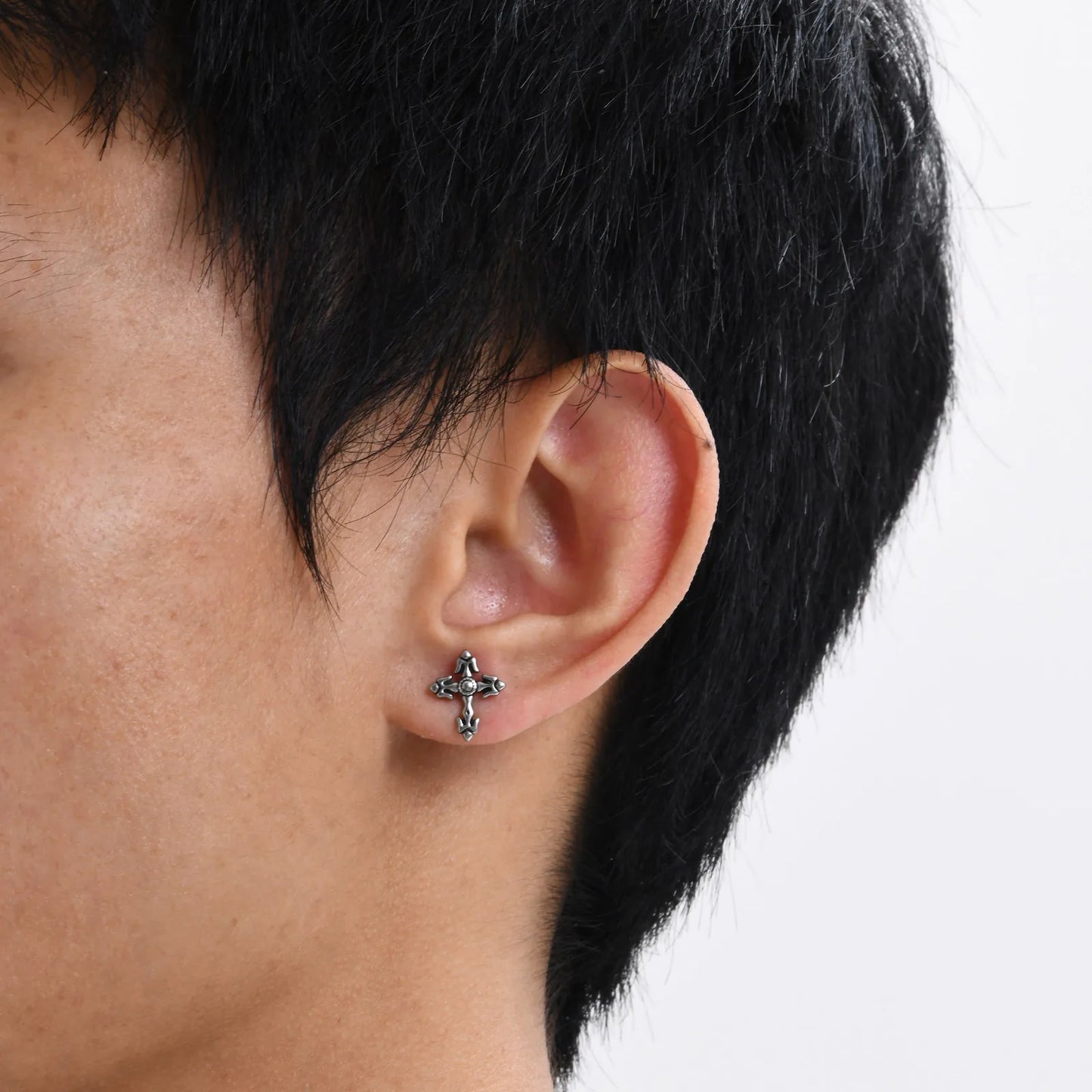 ゴシッククロスイヤリング メンズ ボーイズ用 防水ステンレススチールスタッドイヤリング ロックパンク 祈りのジュエリー ハロウィンギフト