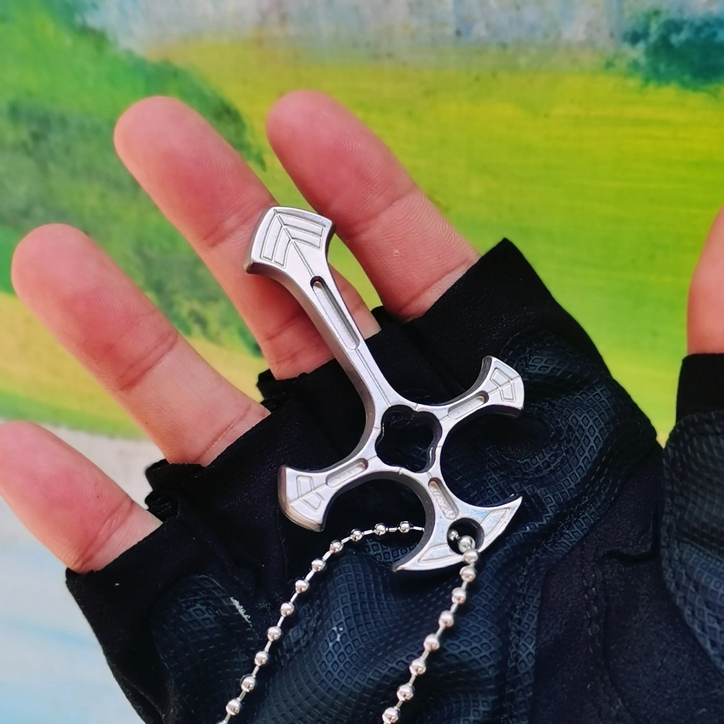 男性用クロスネックレス 護身用キーチェーンアクセサリー ビーズチェーンペンダント付き EDC マルチツール ファッションジュエリー クールなガジェット