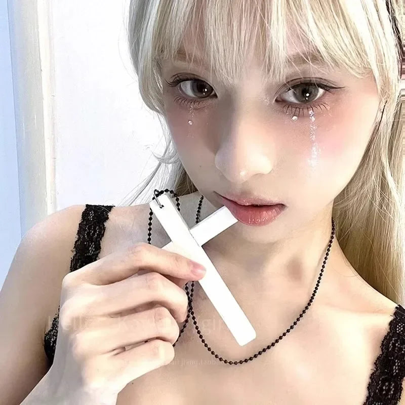 新作 ゴシック クール Y2K ウッドクロスペンダントネックレス ユニセックス ブラック ホワイト レッド ヒップホップ チャームチェーン チョーカーネックレス ファッションジュエリー