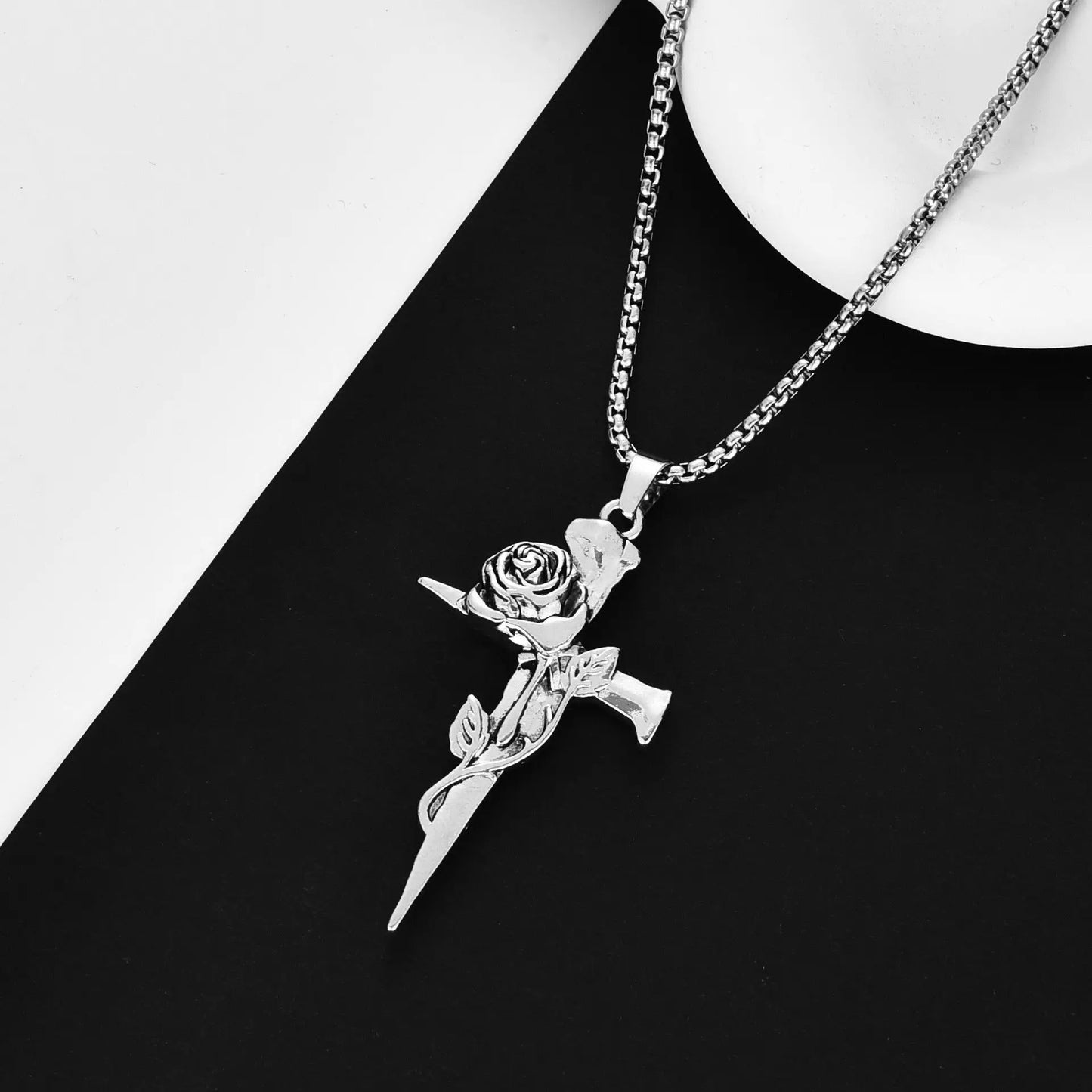 Vintage Rose Flower Cross Personality Trendy Jewelry for Men and Women Long Necklace Hip Hop Couple Alloy Pendant Sweater Chain