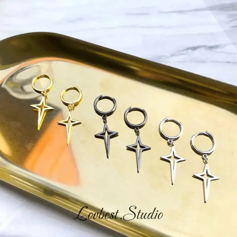 ゴシックステンレススチール中空クロスペンダントイヤークリップ/バックルイヤリング1組。レディース/メンズ用。トレンドのヒップホップパンクイヤリング。