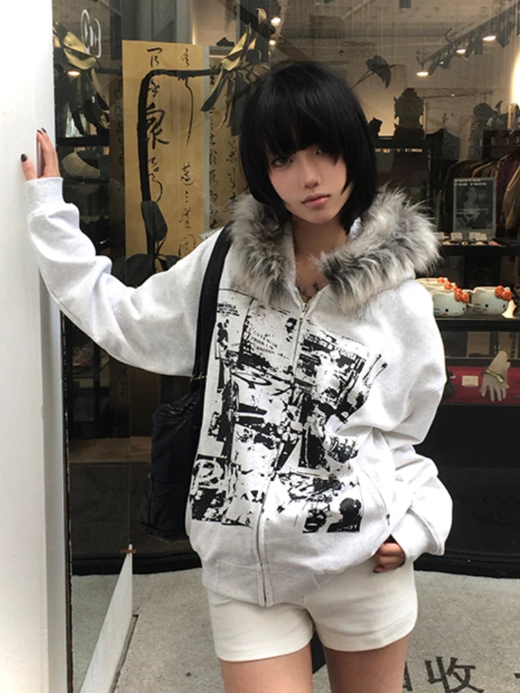 サブカルチャーフェイクコート レディース グラフィックジャケット フード付きフリースファーフーディー エッジの効いたアメリカンレトロストリートスタイルとY2Kファッショントップス