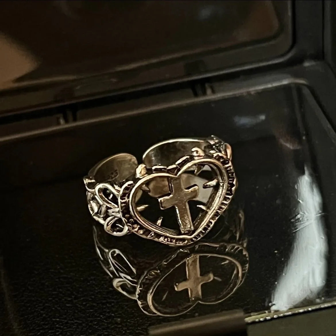 ゴシック デス クロス ハート リング レディース メンズ ファッション パンク パーティー ジュエリー アクセサリー ギフト ヴィンテージ 中空ハート 調節可能 リング 新品