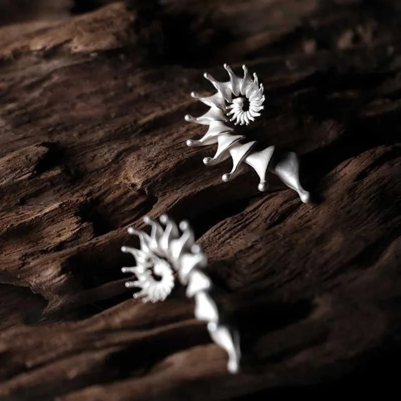 New Gothic Stereo Conch Personality Ancient Silver Stud Earrings for Men Women Hallowmas Punk Jewelry Vacation Accessory Gift