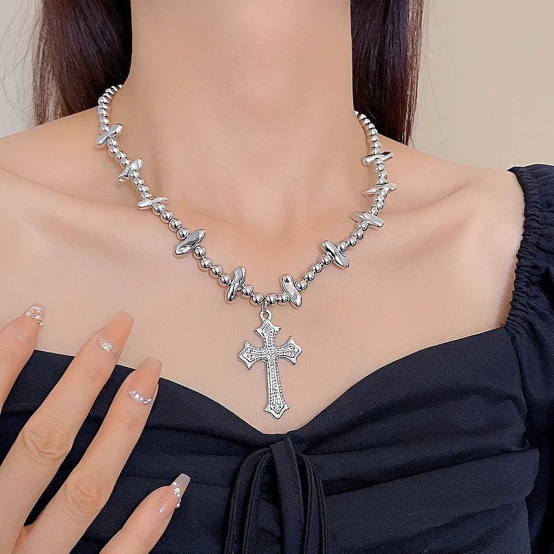 ヨーロッパとアメリカのエイリアンパールクロスネックレス、男女兼用、ヒップホップ、ニッチデザイン、鎖骨チェーン、多用途アクセサリー