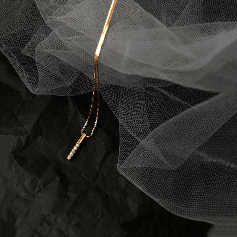 メンズ用クロスネックレス、ゴールドブラックシルバーカラーステンレススチールペンダント、シンプルなジュエリーギフト、メンズボーイズ用クロスチェーンネックレス